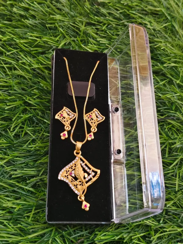 Gold_Plated_Pendant_Necklace_With_Matching_Earrings_Set