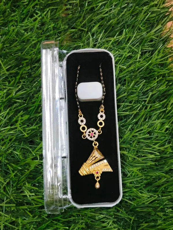 Elegant_Gold_Tone_Peacock_Pendant_Necklace_With_Pink_Stone_Accents