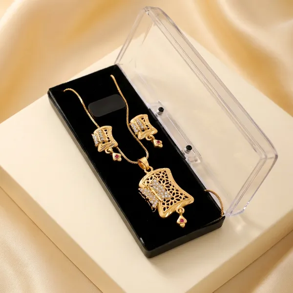 Elegant_Gold_Toned_Rectangular_Pendant_Necklace_Set_With_Matching_Earrings