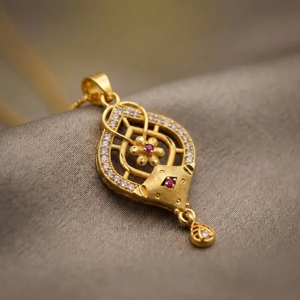 Gold_Toned_Kundan_Pendant_Necklace_Set_With_Earrings