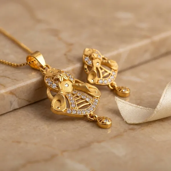 Elegant_Gold_Plated_Pendant_Necklace_Set_With_Matching_Earrings