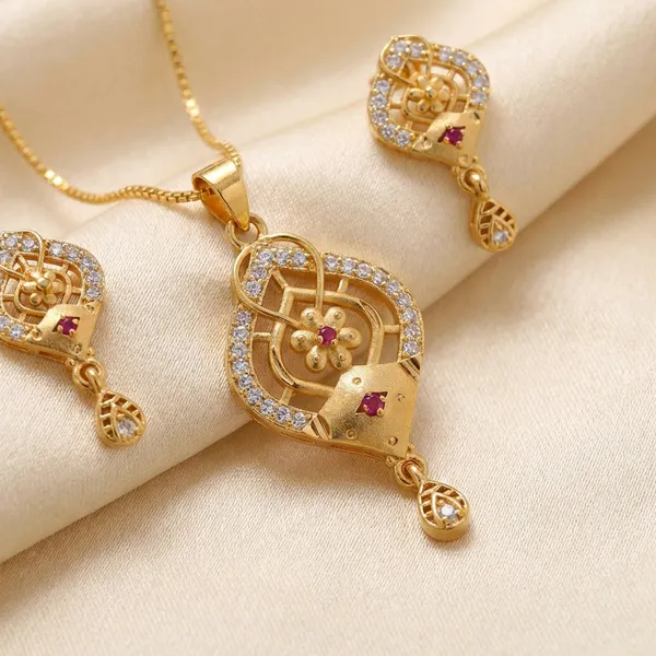 Gold_Toned_Floral_Pendant_Necklace_Set_With_Matching_Earrings