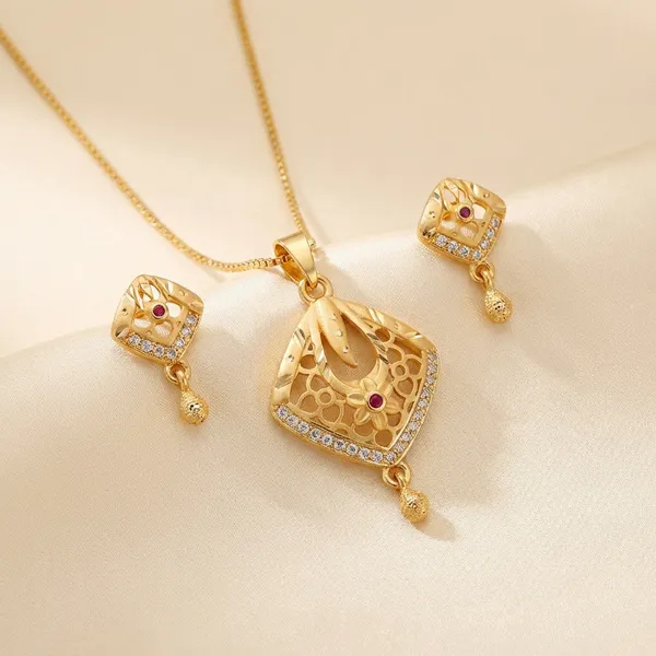Gold_Plated_Pendant_Set_With_Matching_Earrings_Jewelry_Set