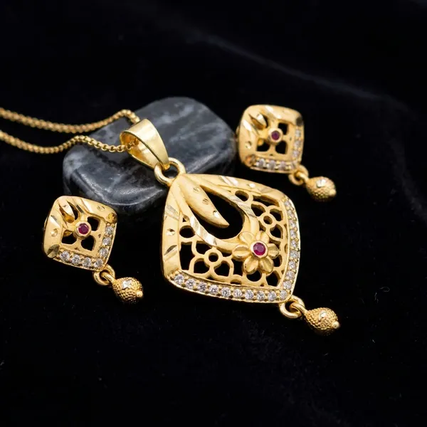 Gold_Plated_Pendant_Set_With_Matching_Earrings_Jewelry_Set