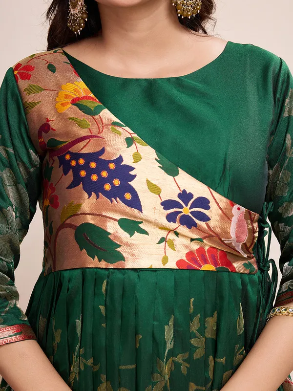Green_Silk_Woven_Ethnic_Dresses_Gown_For_Women