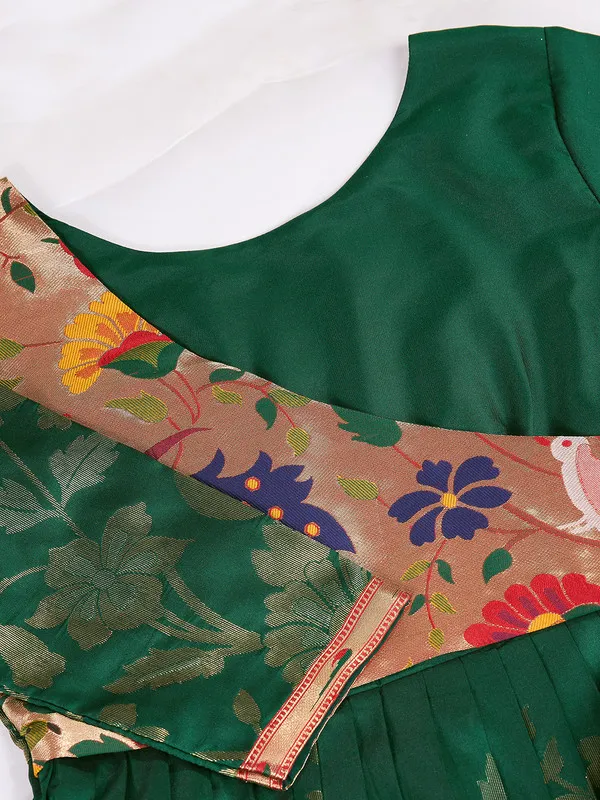Green_Silk_Woven_Ethnic_Dresses_Gown_For_Women