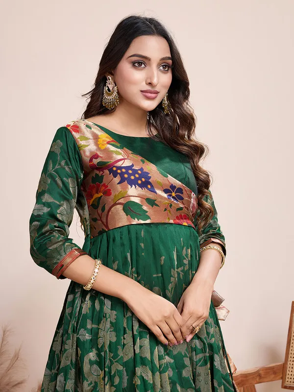 Green_Silk_Woven_Ethnic_Dresses_Gown_For_Women