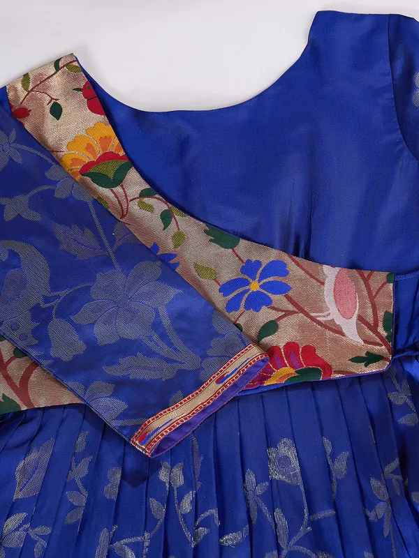 Violet_Silk_Woven_Ethnic_Dresses_Gown_For_Women