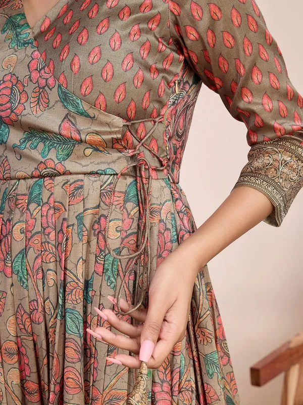 Grey_Silk_Blend_Kalamkari_Print_Ethnic_Dresses_Gown_For_Women