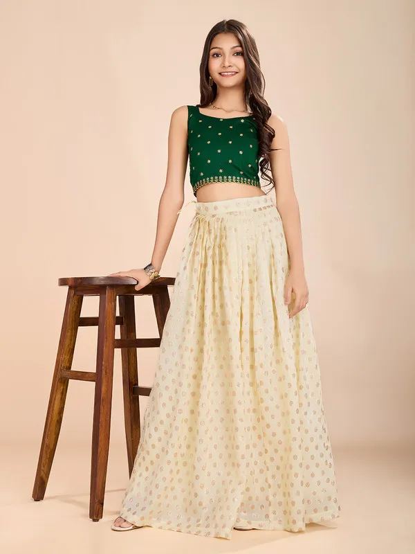 Green_Viscose_Butti_Embroidery_Zari_Weaving_Lehenga_Choli_For_Girls