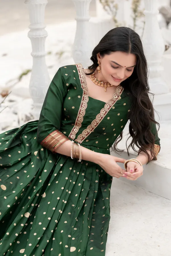 Green_Silk_Woven_Ethnic_Dresses_Gown_For_Women