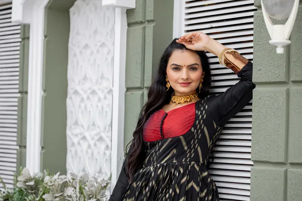 Black_Soft_Silk_Zari_Weaving_Ethnic_Dresses_Gown_For_Women