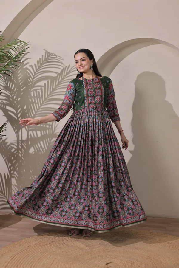 Green_Silk_Blend_Printed_Ethnic_Dresses_Gown_For_Women