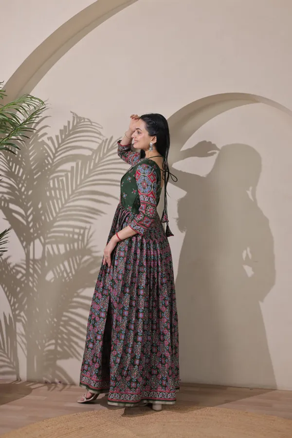 Green_Silk_Blend_Printed_Ethnic_Dresses_Gown_For_Women