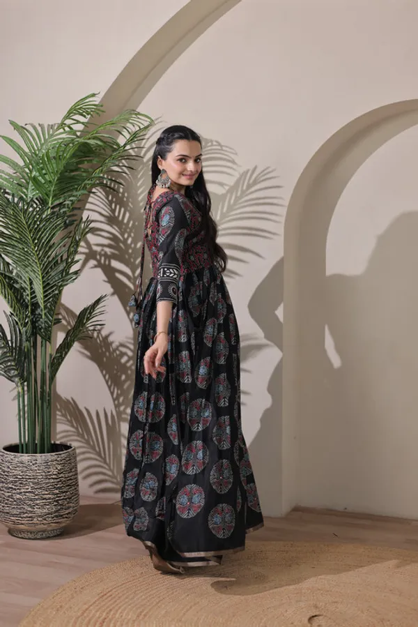Black_Silk_Blend_Printed_Ethnic_Dresses_Gown_For_Women