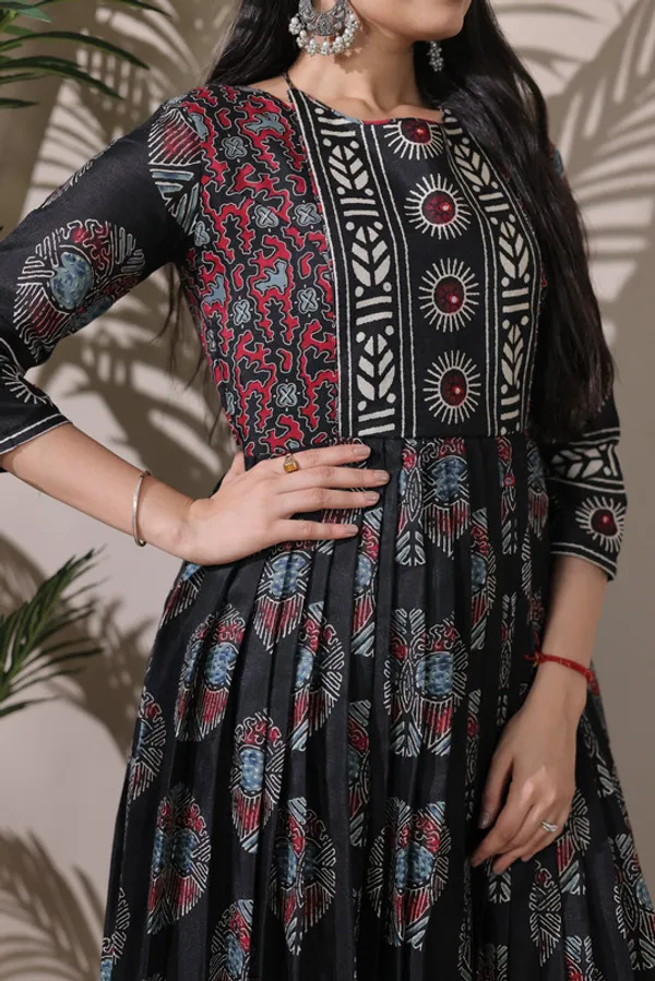 Black_Silk_Blend_Printed_Ethnic_Dresses_Gown_For_Women