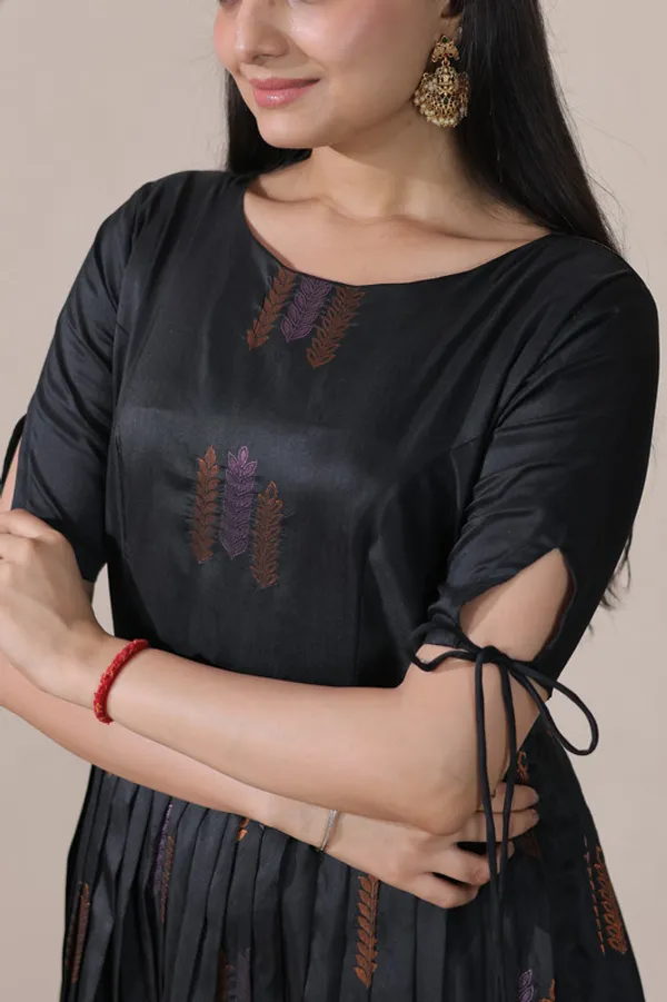 Black_Soft_Silk_Woven_Ethnic_Dresses_Gown_For_Women