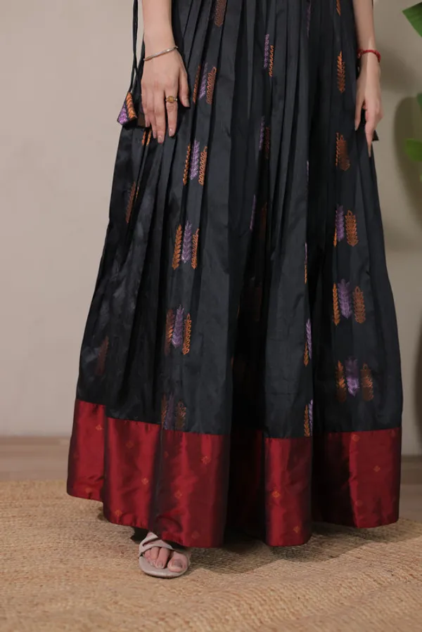 Black_Soft_Silk_Woven_Ethnic_Dresses_Gown_For_Women