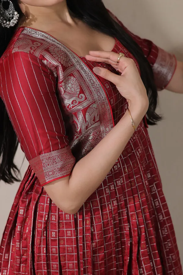 Red_Soft_Silk_Zari_Weaving_Ethnic_Dresses_Gown_For_Women