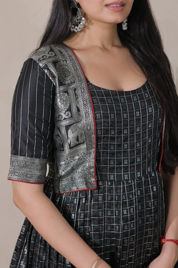 Black_Soft_Silk_Zari_Weaving_Ethnic_Dresses_Gown_For_Women