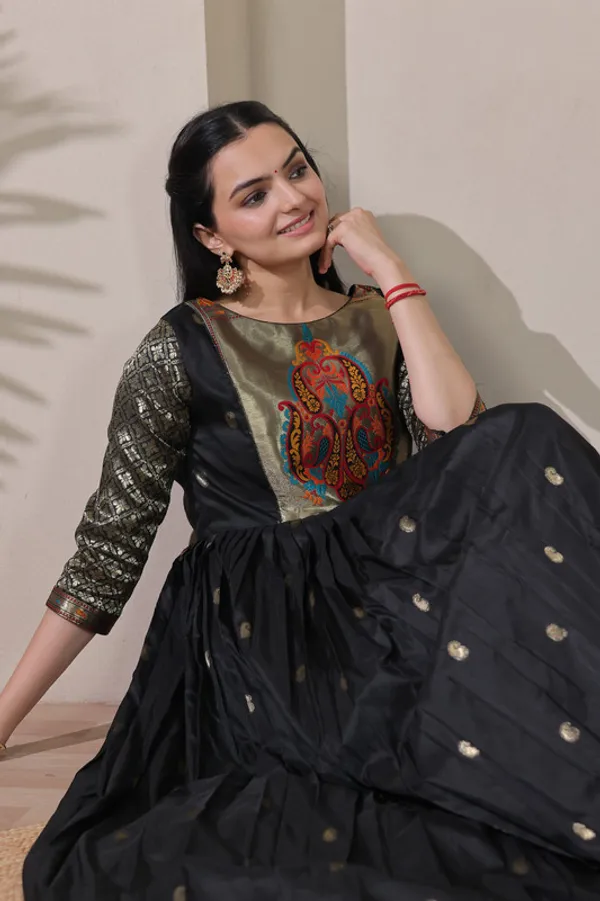 Black_Soft_Silk_Zari_Weaving_Ethnic_Dresses_Gown_For_Women