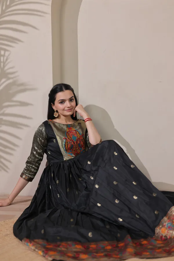 Black_Soft_Silk_Zari_Weaving_Ethnic_Dresses_Gown_For_Women