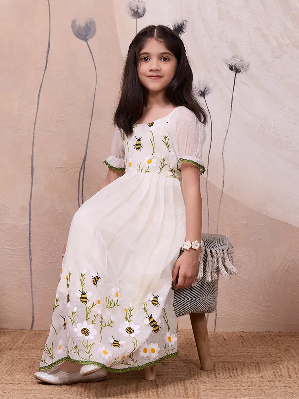 Off_White_Crush_Organza_Embroidery_Lace_Ethnic_Dresses_Gown_For_Girls
