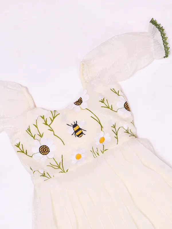 Off_White_Crush_Organza_Embroidery_Lace_Ethnic_Dresses_Gown_For_Girls