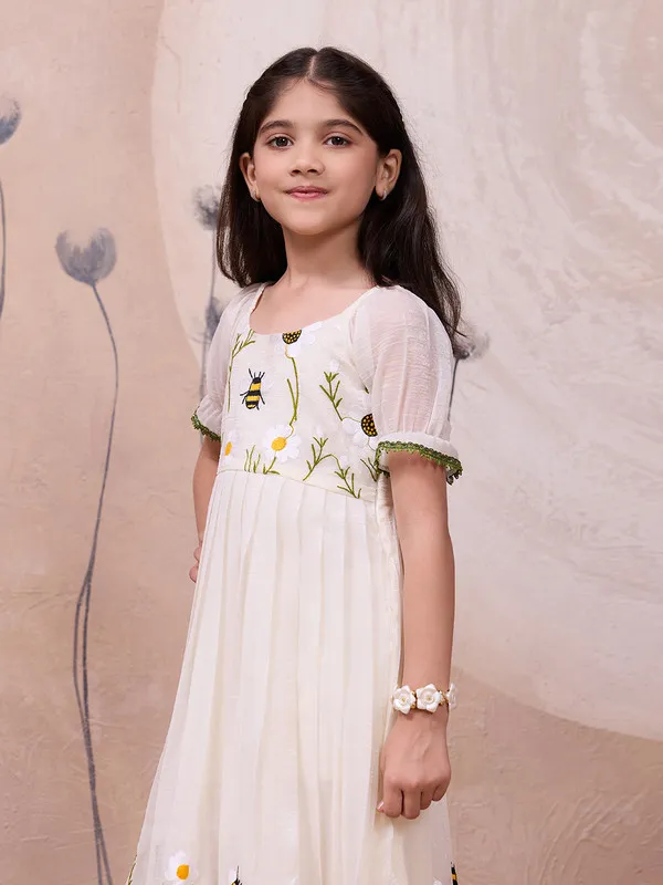 Off_White_Crush_Organza_Embroidery_Lace_Ethnic_Dresses_Gown_For_Girls