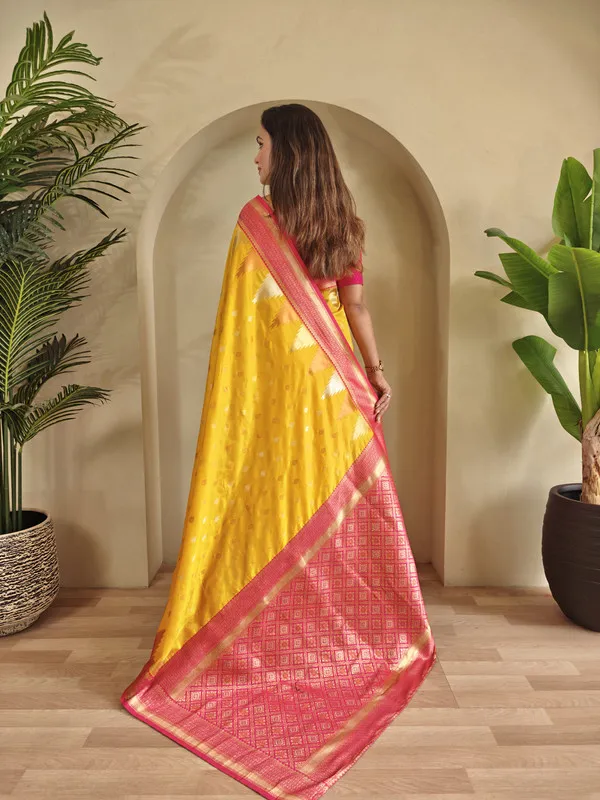 Yellow_Silk_Weaving_Saree_For_Women
