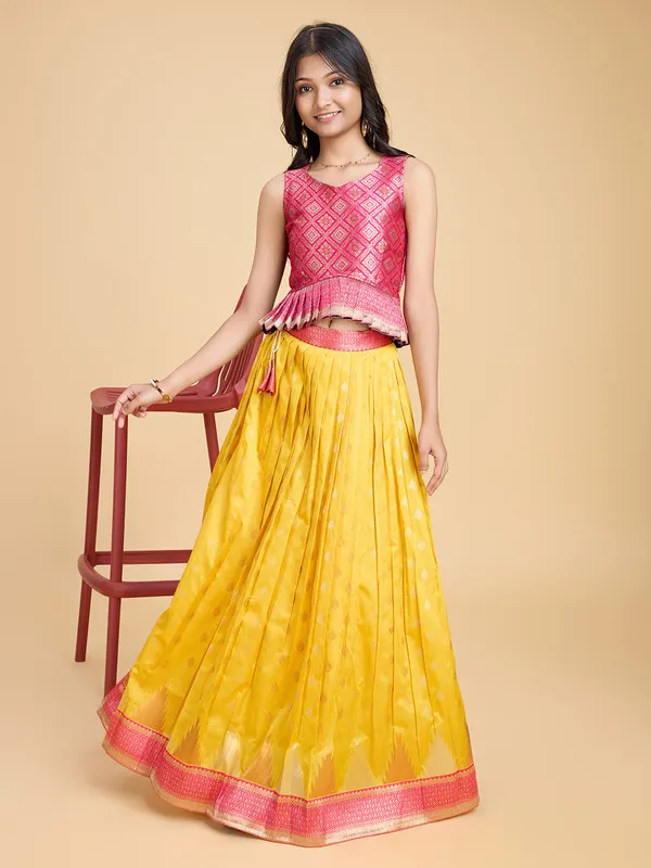 Gold_Silk_Blend_Woven_Lehenga_Choli_For_Girls