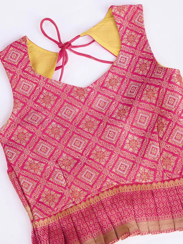 Gold_Silk_Blend_Woven_Lehenga_Choli_For_Girls