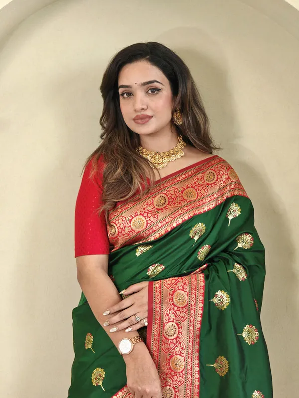 Bottle_Green_Banarasi_Silk_Weaving_Saree_For_Women