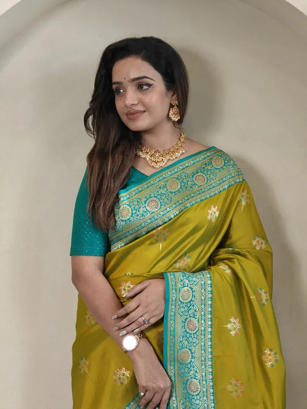 Pista_Banarasi_Silk_Weaving_Saree_For_Women
