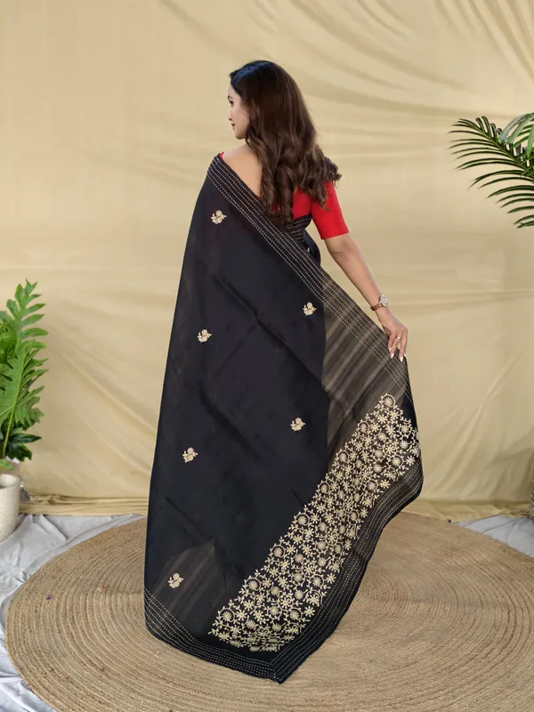 Black_Matka_Silk_Woven_Embroidery_Saree_For_Women