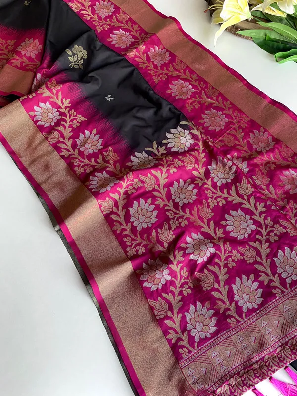 Black_Silk_Zari_Weaving_Saree_For_Women