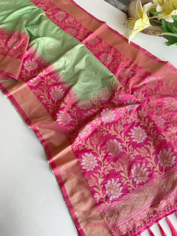 Parrot_Green_Silk_Zari_Weaving_Saree_For_Women
