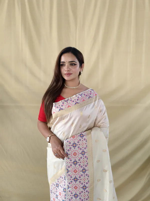 Cream_Soft_Silk_Rich_Zari_Weaving_Saree_For_Women