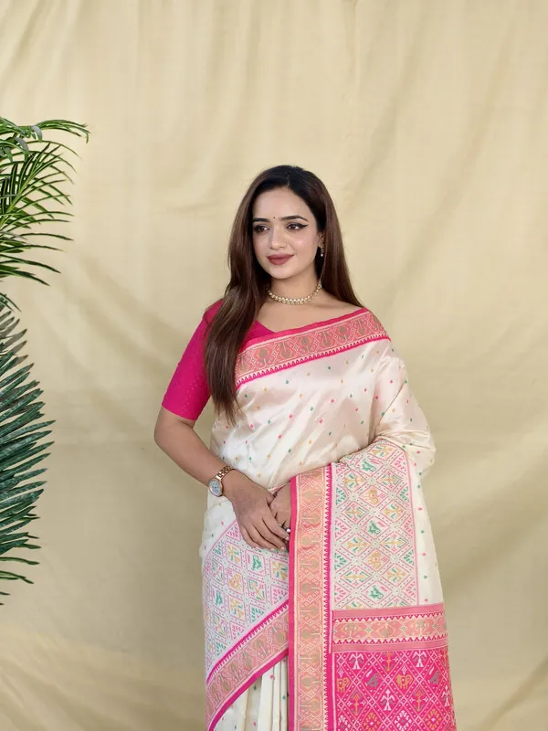 Cream_Soft_Silk_Rich_Zari_Weaving_Saree_For_Women