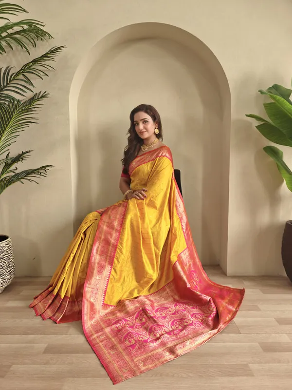 Yellow_Paithani_Silk_Weaving_Saree_For_Women