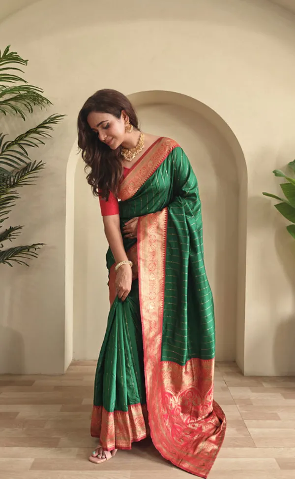 Bottle_Green_Paithani_Silk_Weaving_Saree_For_Women