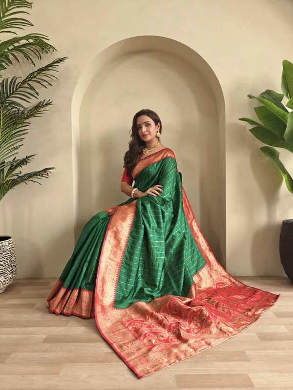 Bottle_Green_Paithani_Silk_Weaving_Saree_For_Women
