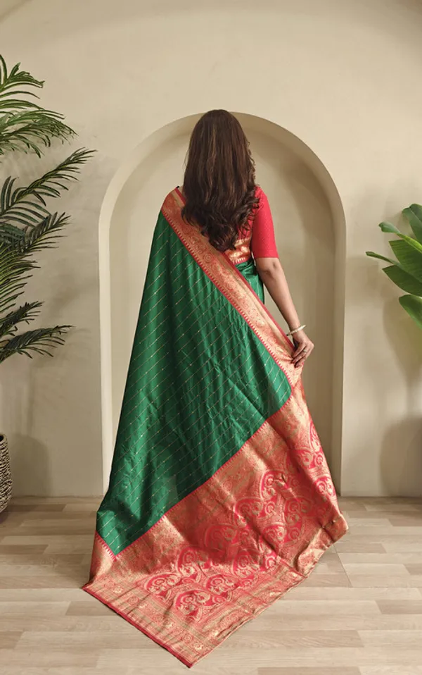 Bottle_Green_Paithani_Silk_Weaving_Saree_For_Women
