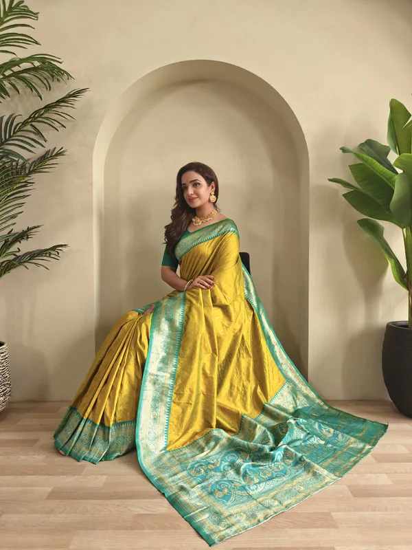 Pista_Paithani_Silk_Weaving_Saree_For_Women
