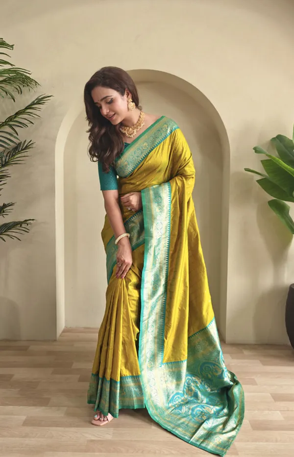 Pista_Paithani_Silk_Weaving_Saree_For_Women