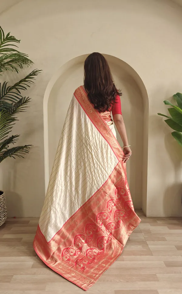 White_Paithani_Silk_Weaving_Saree_For_Women