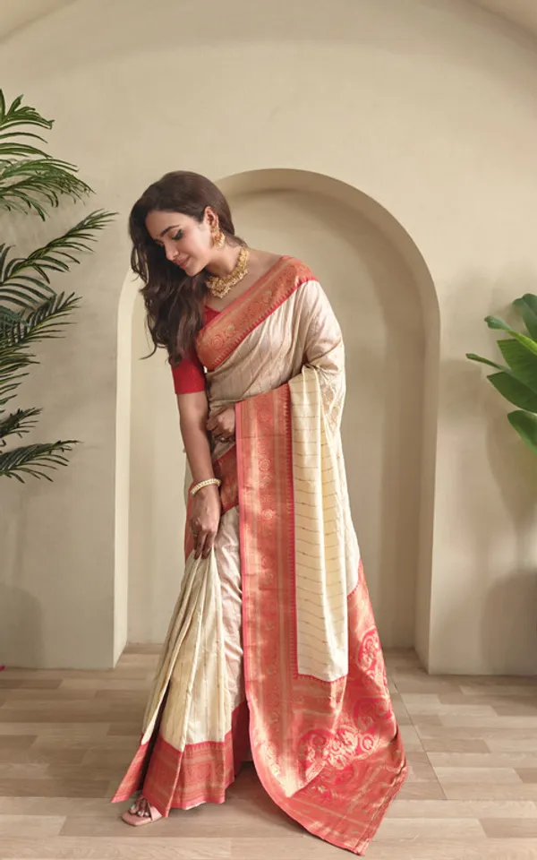 White_Paithani_Silk_Weaving_Saree_For_Women