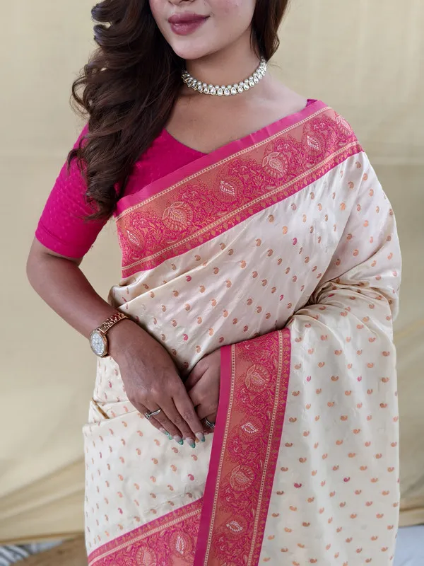 White_Paithani_Silk_Weaving_Saree_For_Women