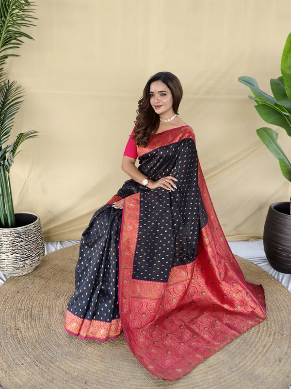 Black_Paithani_Silk_Weaving_Saree_For_Women