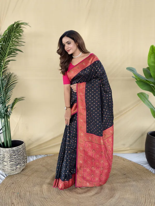 Black_Paithani_Silk_Weaving_Saree_For_Women
